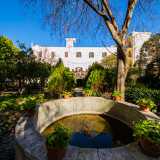 ...veniamo infine condotti nell�ampio e verde giardino annesso al palazzo